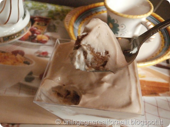 finto tiramisù tiramisu caffè vaniglia coffee vanilla dessert dolce al cucchiaio yogurt senza uova pere peas finto tiramisù tiramisu caffè vaniglia coffee vanilla dessert dolce al cucchiaio yogurt senza uova pere peas