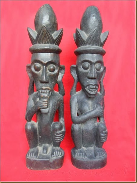 Sepasang patung asmat Sepasang patung asmat