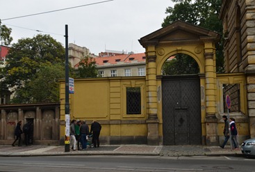 first view of teh ghetto walls