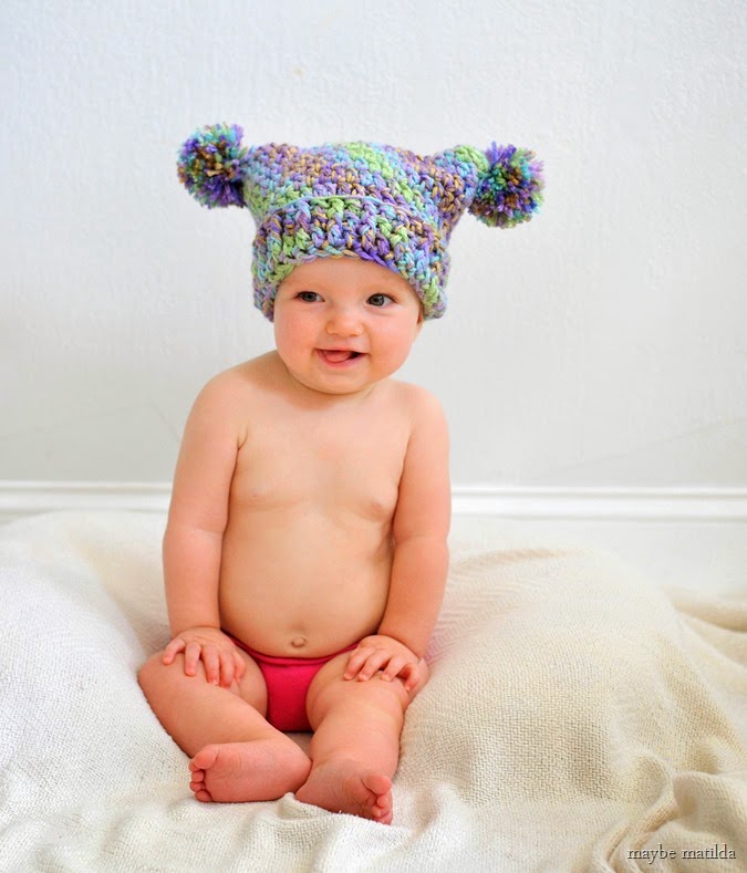 Free crochet pattern to make this adorable double pom pom hat!