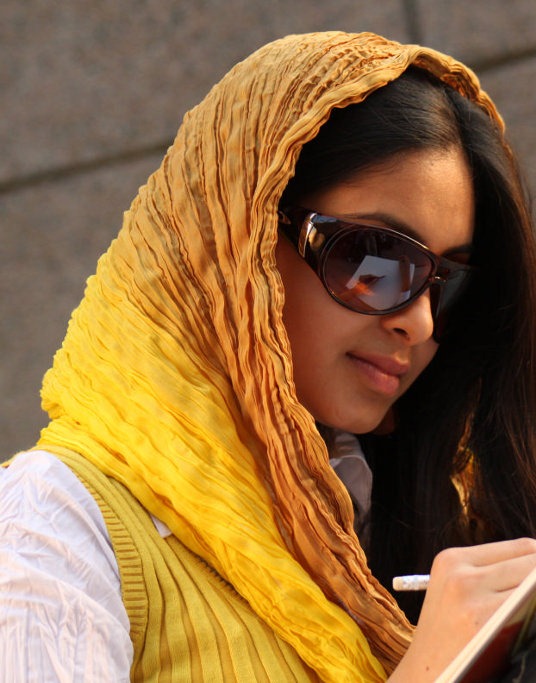 [abhinaya%2520stylish%2520pic%255B3%255D.jpg]