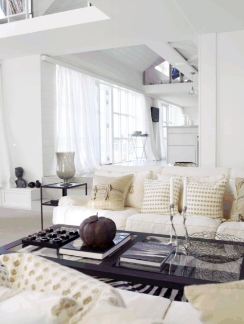 [Living-Room-of-Luxury-Romantic-House-Design-With-Modern-Dynamic-Style%255B5%255D.jpg]