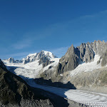 Le glacier du Tacul et les s�racs du G�ant. En arri�re plan le Mont-Blanc