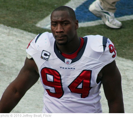 'Antonio Smith (defensive end)' photo (c) 2010, Jeffrey Beall - license: http://creativecommons.org/licenses/by-sa/2.0/