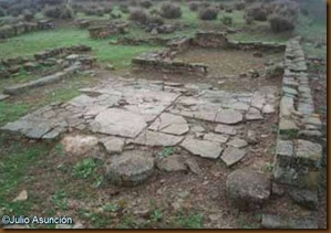 Cara - Restos de edificio romano con columnas