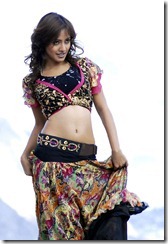 stunning_neha_sharma_exposin_hot_still