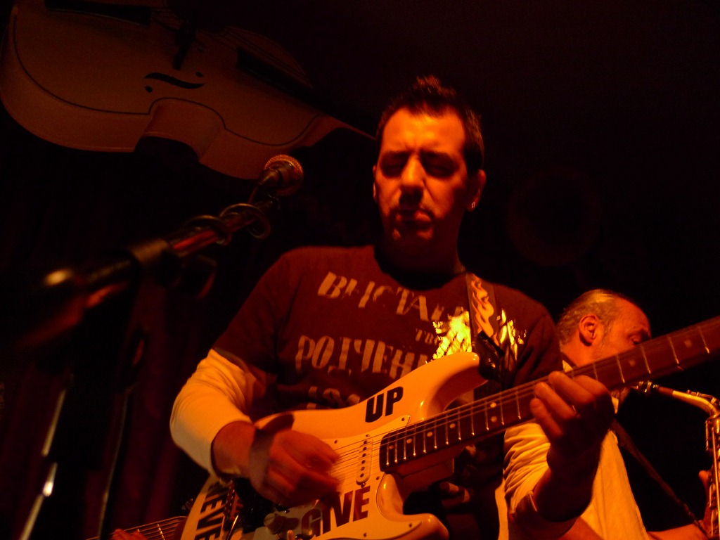 [JAZZ%2520ESTANCIA%2520CENTRAL%2520ALVARO%2520TORRES3%255B5%255D.jpg]
