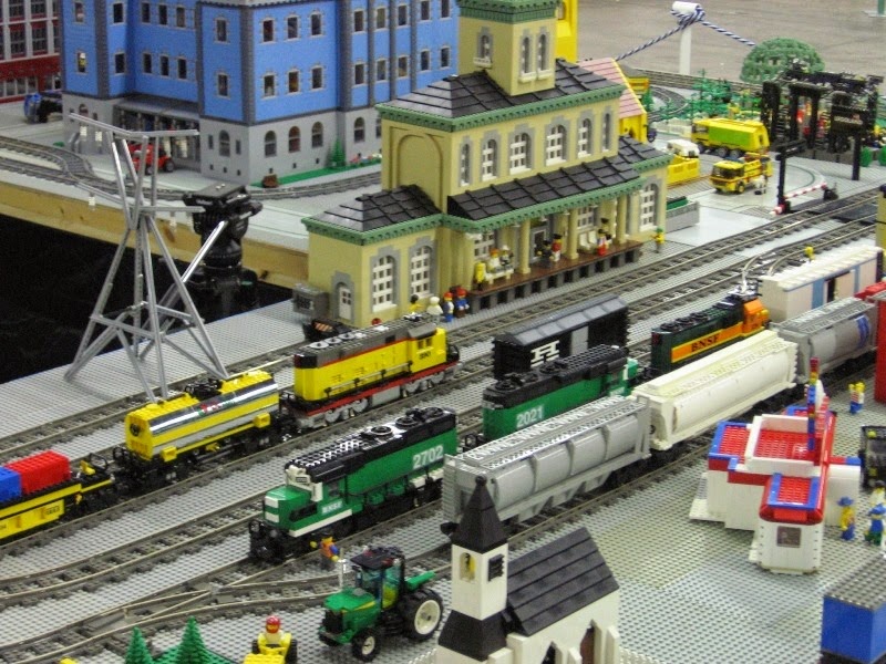 [IMG_0245-Greater-Portland-Lego-Railr%255B1%255D.jpg]