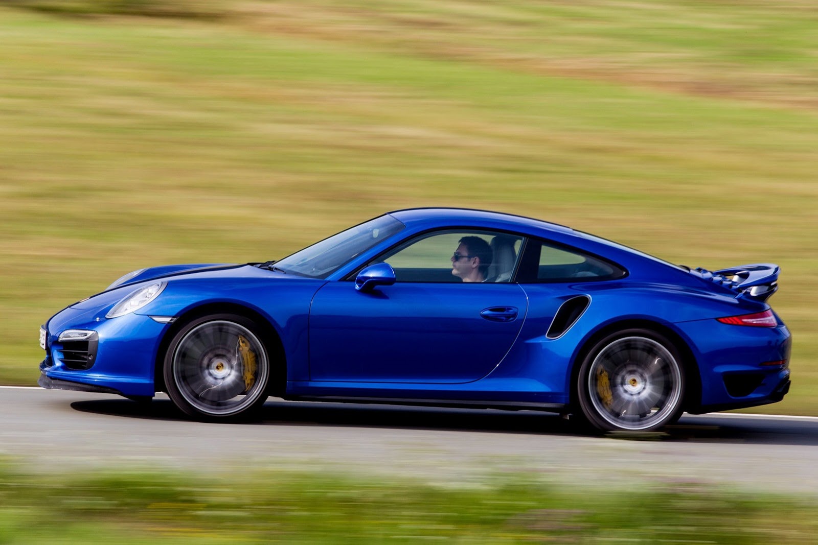 [2013_Porsche_911_Turbo_S_captioned%255B2%255D.jpg]