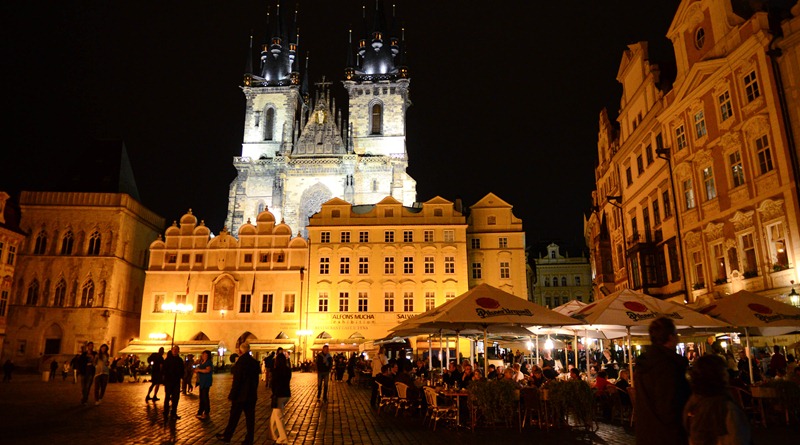 [Prague-at-Night363.jpg]