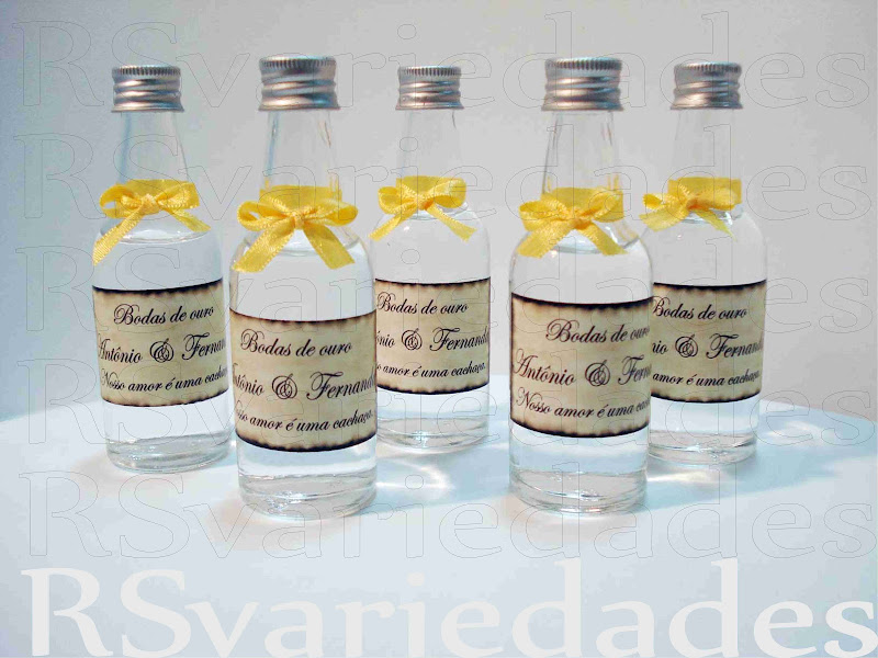 Garrafinha personalizada
: R$ 3,50 - personalizada cheia / cento: R$330,00.
: R$ 2,50 - personalizada vazia / cento: R$230,00.
: min. 40 unids para ambas as opções.
: Medidas= 11,5x3,5 cm.
: Capacidade= 55ml.
: Opcional lacinho de cetim no gargalo: R$ 0,50 unid.
: Devido a periculosidade, somente comercializamos a garrafinha vazia para envios via Correios.
: As garrafinhas possuem tampa de rosca o que possibilita o preenchimento do conteúdo após o recebimento da encomenda. Garrafinha personalizada
: R$ 3,50 - personalizada cheia / cento: R$330,00.
: R$ 2,50 - personalizada vazia / cento: R$230,00.
: min. 40 unids para ambas as opções.
: Medidas= 11,5x3,5 cm.
: Capacidade= 55ml.
: Opcional lacinho de cetim no gargalo: R$ 0,50 unid.
: Devido a periculosidade, somente comercializamos a garrafinha vazia para envios via Correios.
: As garrafinhas possuem tampa de rosca o que possibilita o preenchimento do conteúdo após o recebimento da encomenda.