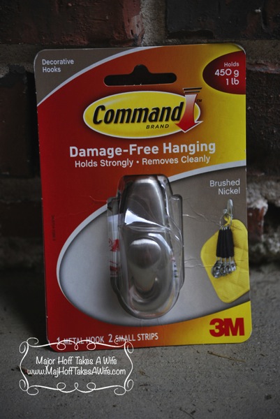 commandstripswreath-hanger.jpg Commandstripswreath hanger
