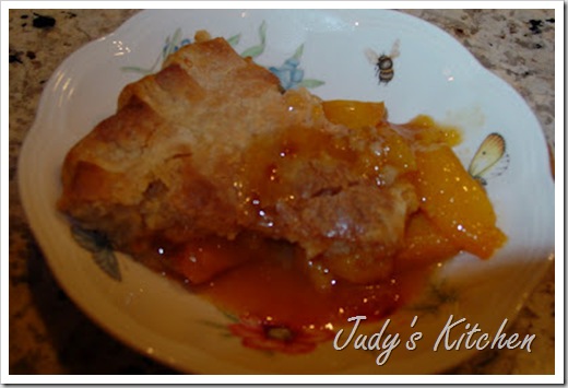 almond liqueur peach pie