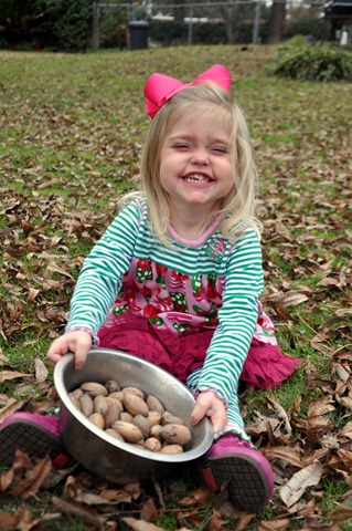 [feeding%2520gus%2520pecans%2520122011%2520%25282%2529%255B3%255D.jpg]