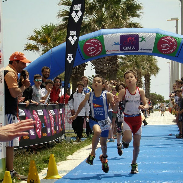 Arrivo Cuccioli Arco Minerva.jpg