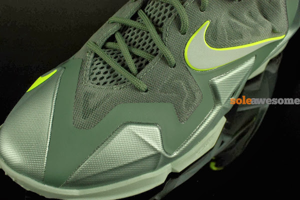 Closer Look at Nike LeBron XI GS Dunkman 621712302