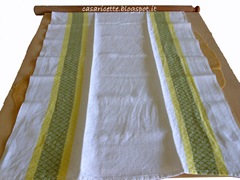 lcdr sfoglia di pasta all'uovo coperta con canovaccio lcdr sfoglia di pasta all'uovo coperta con canovaccio