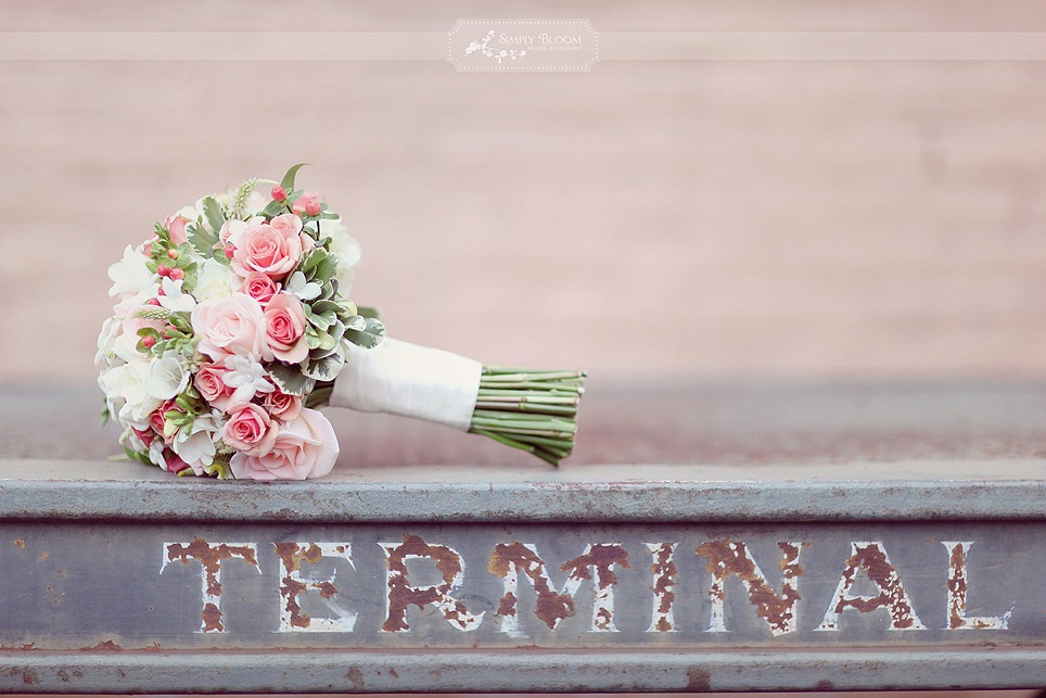 [ErinEric_211-simply-bloom-photo5.jpg]