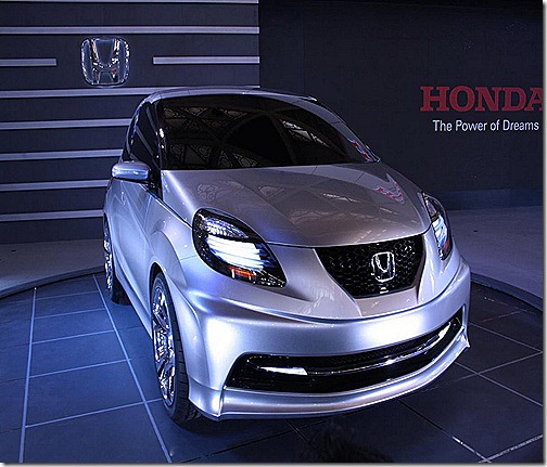 2011-Honda-Brio close up
