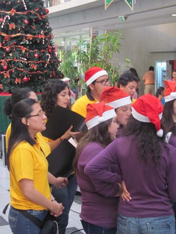 [CORO%2520UNAP%252CCORO%2520VOCES%2520BLANCAS%2520Y%2520CORO%2520JUVENIL%2520%252829%2529%255B2%255D.jpg]