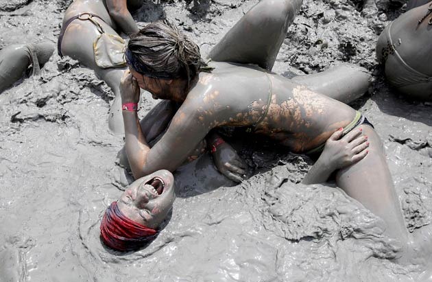 boryeong-mud-fest-2011-10 boryeong-mud-fest-2011-10