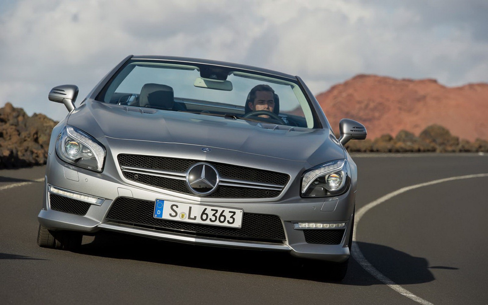 [2013-Mercedes-SL63-AMG-2%255B5%255D.jpg]
