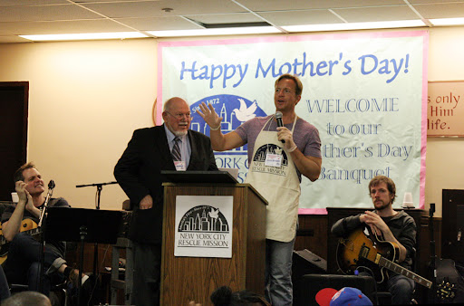 Chris Wragge from the CBS Early Show also volunteered.