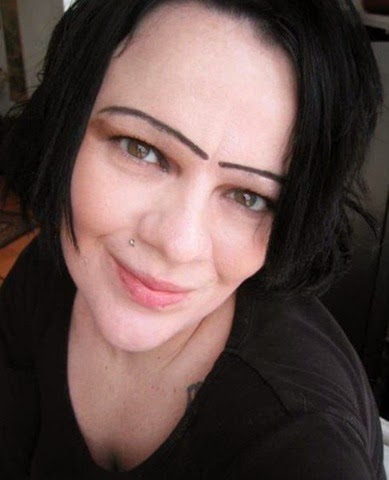 [women-scary-eyebrows-053%255B2%255D.jpg]