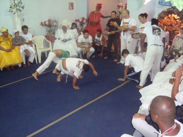 [Capoeira%2520no%2520terreiro%2520de%2520M%25C3%25A3e%2520carmen%2520deoxala%255B5%255D.jpg]