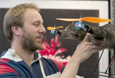 O artista plástico Bart Jansen e o Orvillecopter – metade gato, metade helicóptero