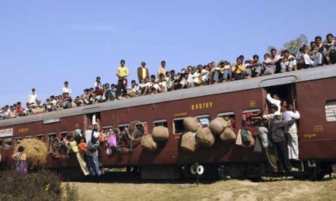[a-crowded-passenger-train%255B3%255D.jpg]