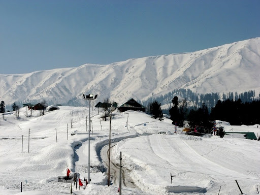 Pictures of Snowfall in Kashmir - January 2012