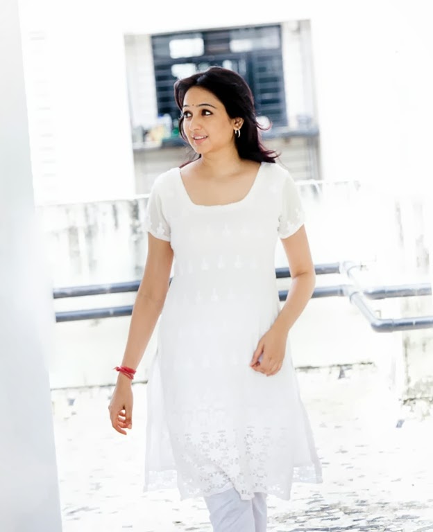 [aavaana_in_white_dress%255B3%255D.jpg]