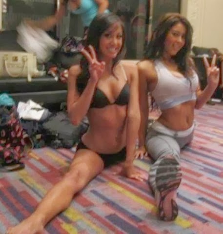 [girls-stretching-yoga-044%255B2%255D.jpg]