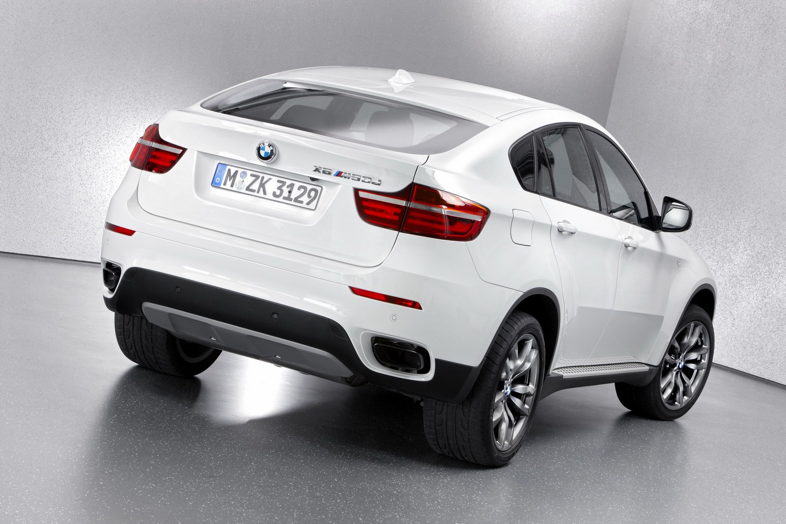 BMW-X6-M50d-4[2].jpg