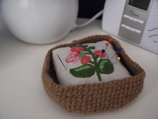 [embroidered%2520pin%2520cushion%255B3%255D.jpg]