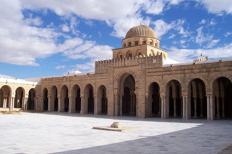 [800px-Kairouan_Mosque_Courtyard7.jpg]