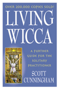 Cover of Scott Cunningham's Book Living Wicca A Further Guide For The Solitary Practitioner