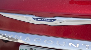 Chrysler-Delivers-Plug-in-Minivan