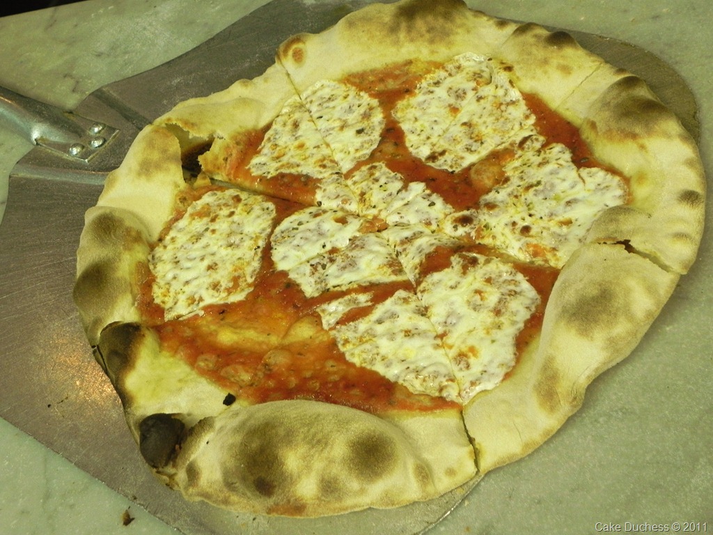 [pizza%255B2%255D.jpg&description=Orecchie Di Elefante-Baking with My Chef Hubby')]