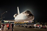 Toyota-Tundra-Tows-Endeavour-1 Toyota-Tundra-Tows-Endeavour-1