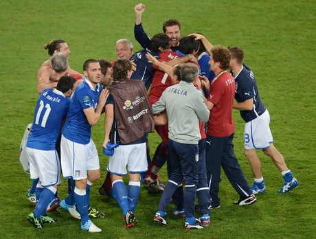 euro 2012 grup c spanyol dan italia lolos ke babak perempat final