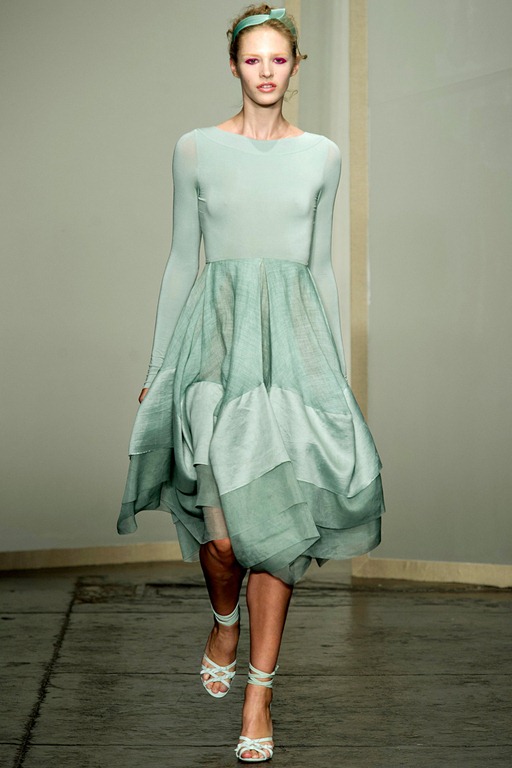 [donna-karan-rtw-ss2013-runway-13_172112484416%255B4%255D.jpg]