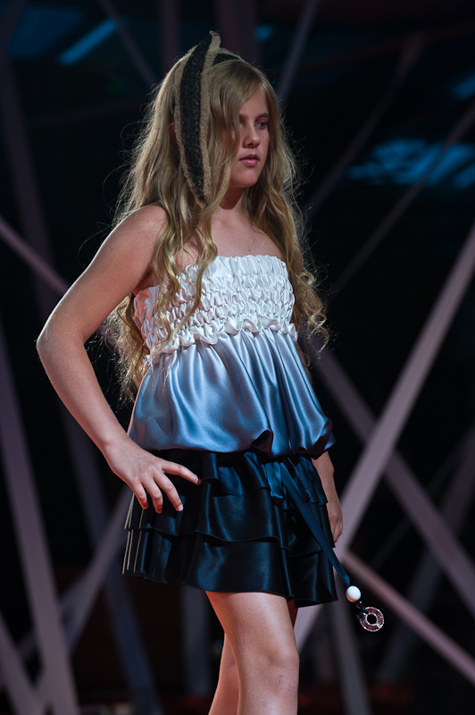 Лариса ЛОБАНОВА (показ дитячої колекції), HOLIDAY FASHION WEEK 2011 Фото Сергея Черникова