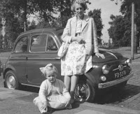 Groeneweg-Kooij, Geertruida en Groeneweg, Marianne 1960.jpg
