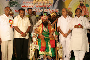 ರಂಭಾಪುರಿ ಪೀಠದ ಶ್ರೀ ವೀರಸೋಮೇಶ್ವರ ಶಿವಾಚಾರ್ಯ ಸ್ವಾಮೀಜಿಗಳೊಂದಿಗೆ