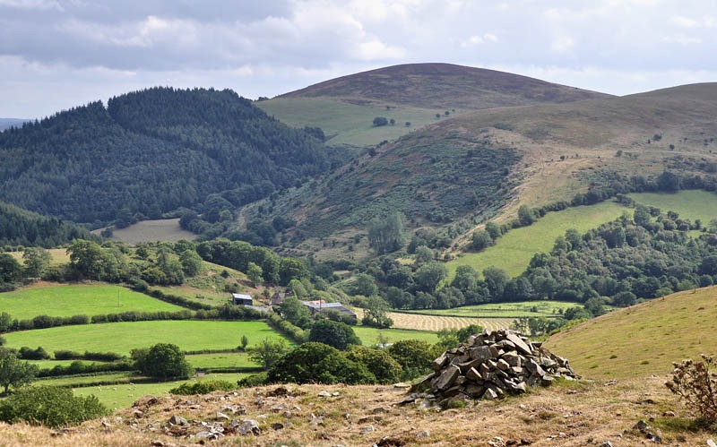 [Cairn%2520and%2520Heath%2520Mynd%255B3%255D.jpg]