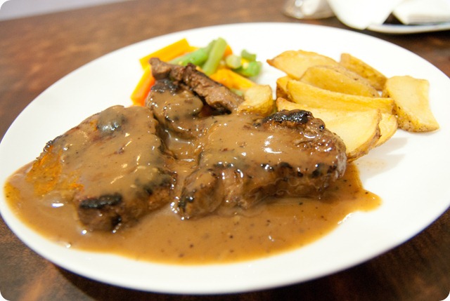 Makan-makan Joni Steak | the atmojo