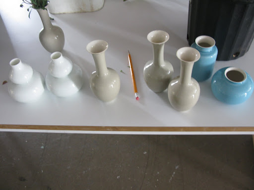Some adorable vases from Middle Kingdom. They come in such great shapes and colors.