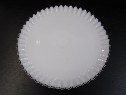 The ripples only go so far into the top of the stand, then the surface is flat for desserts.